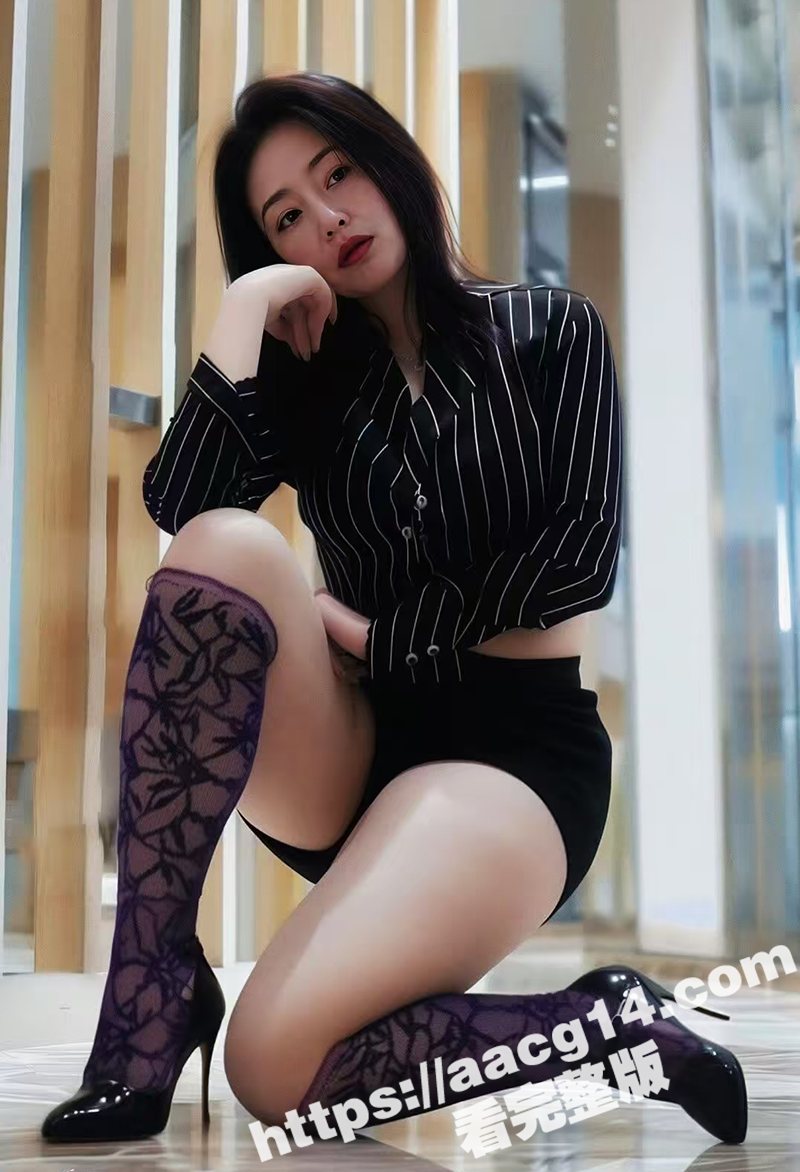 叔嫂禁忌剧情 开档黑袜骚货被小叔子强奸 厨房地板染红姨妈血 家庭乱伦大片