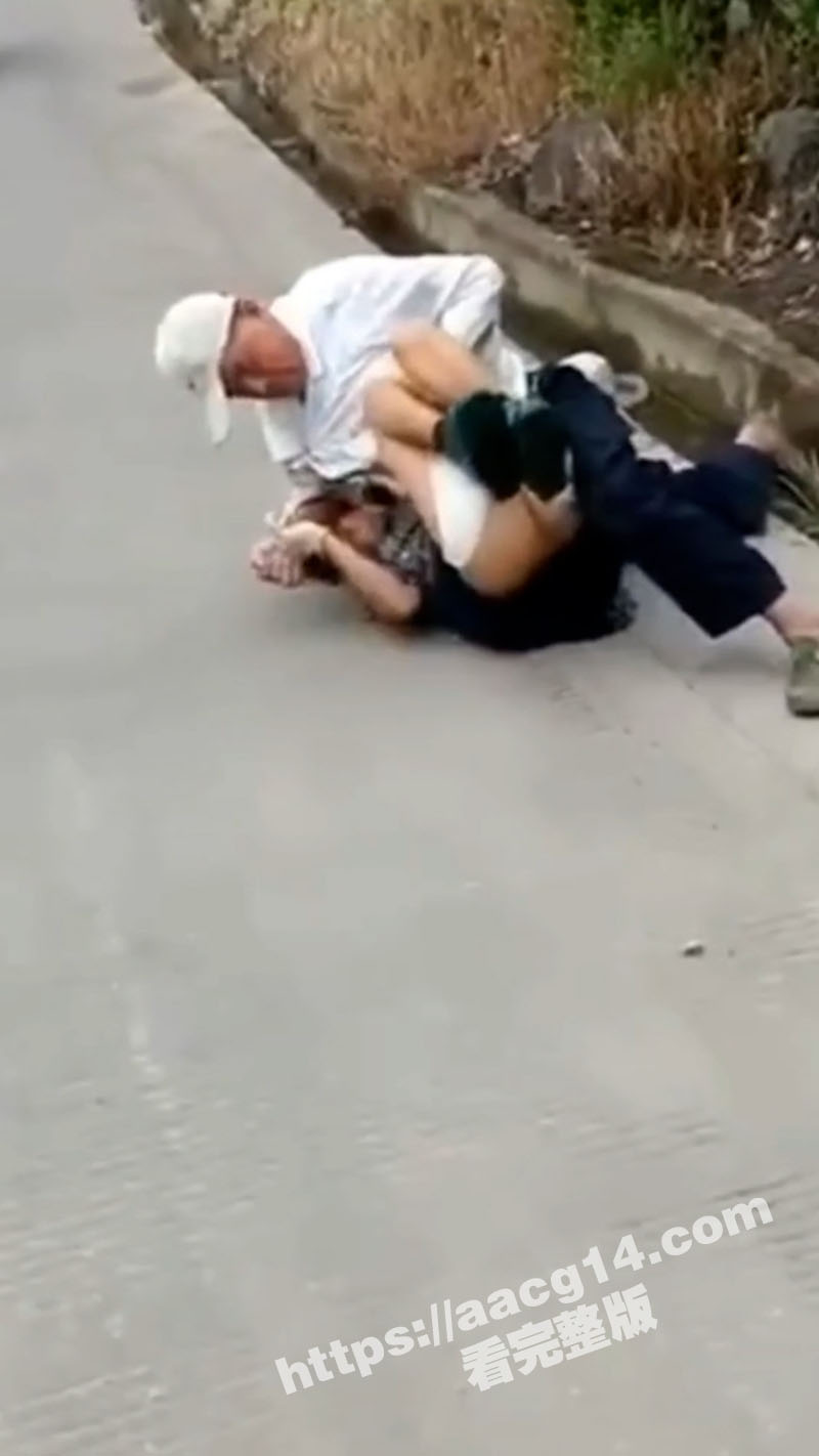 老年人狂热夕阳红当街相关图片