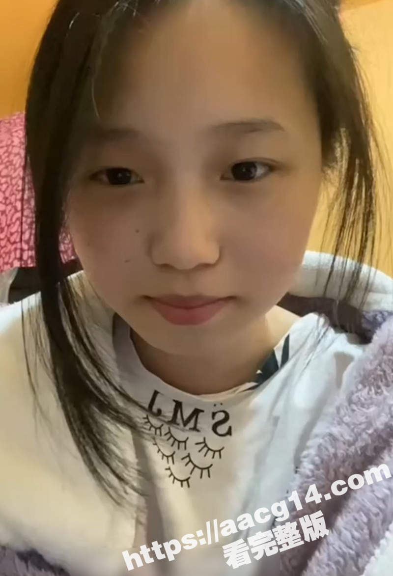 顶级清纯学妹 性爱成瘾 遭陌陌网友远程调教 全程露脸配合 劈腿露蜜穴还淫笑浪叫 多毛馒头嫩穴极度渴望肉棒！