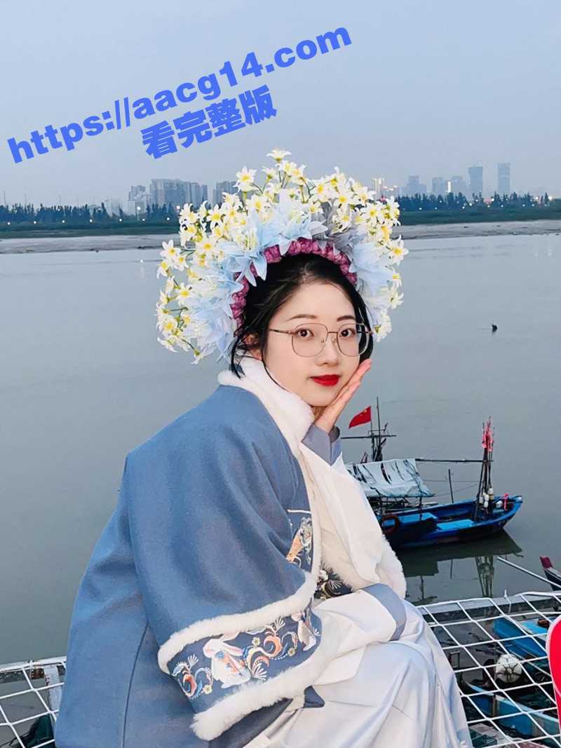 福建淫荡幼师颜思妤 反差眼镜下暗藏口交情欲 天天品尝各种大屌十分爱吞精 平时还自拍记录