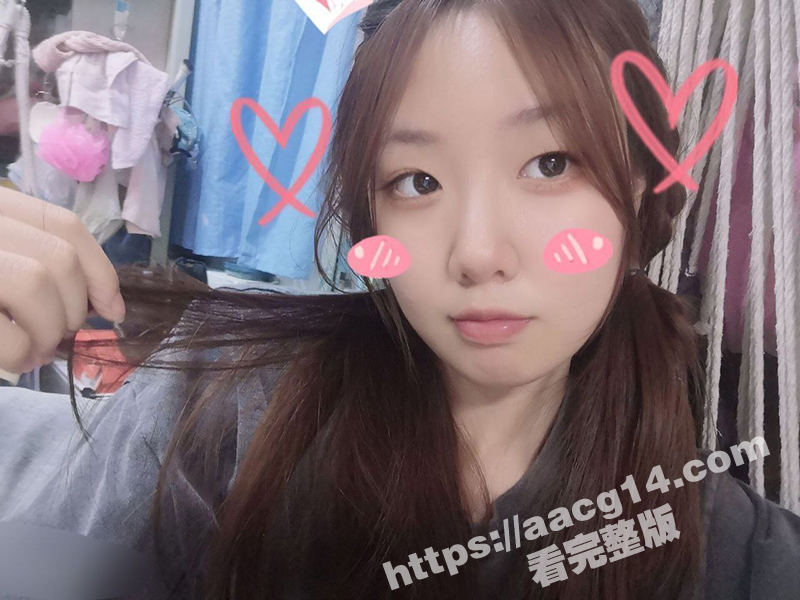 工业学院反差眼镜学姐与男友不雅照曝光 狗链栓脖满地爬行宿舍窗帘自慰 自慰啪啪花样超多