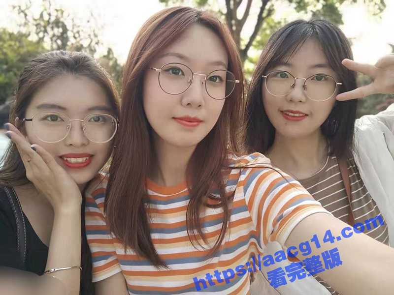 工业学院反差眼镜学姐相关图片