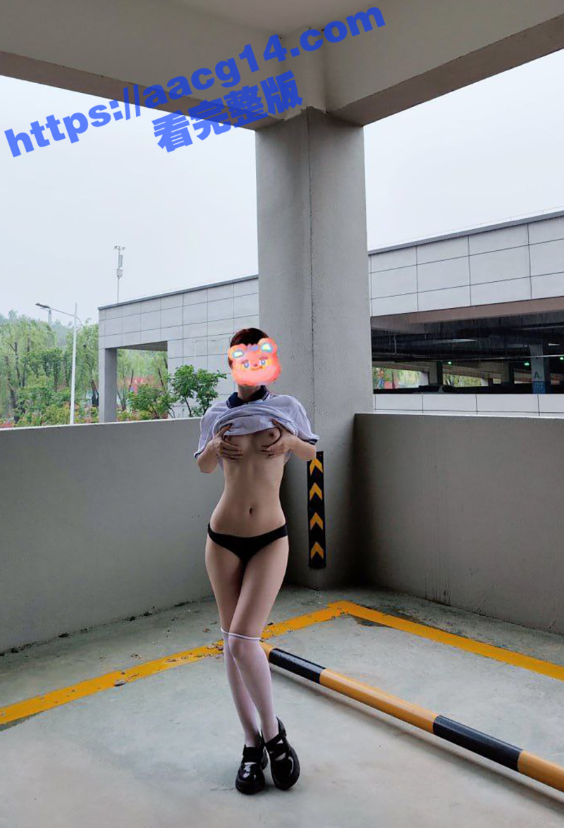 00后清纯校服嫩妹 相关图片