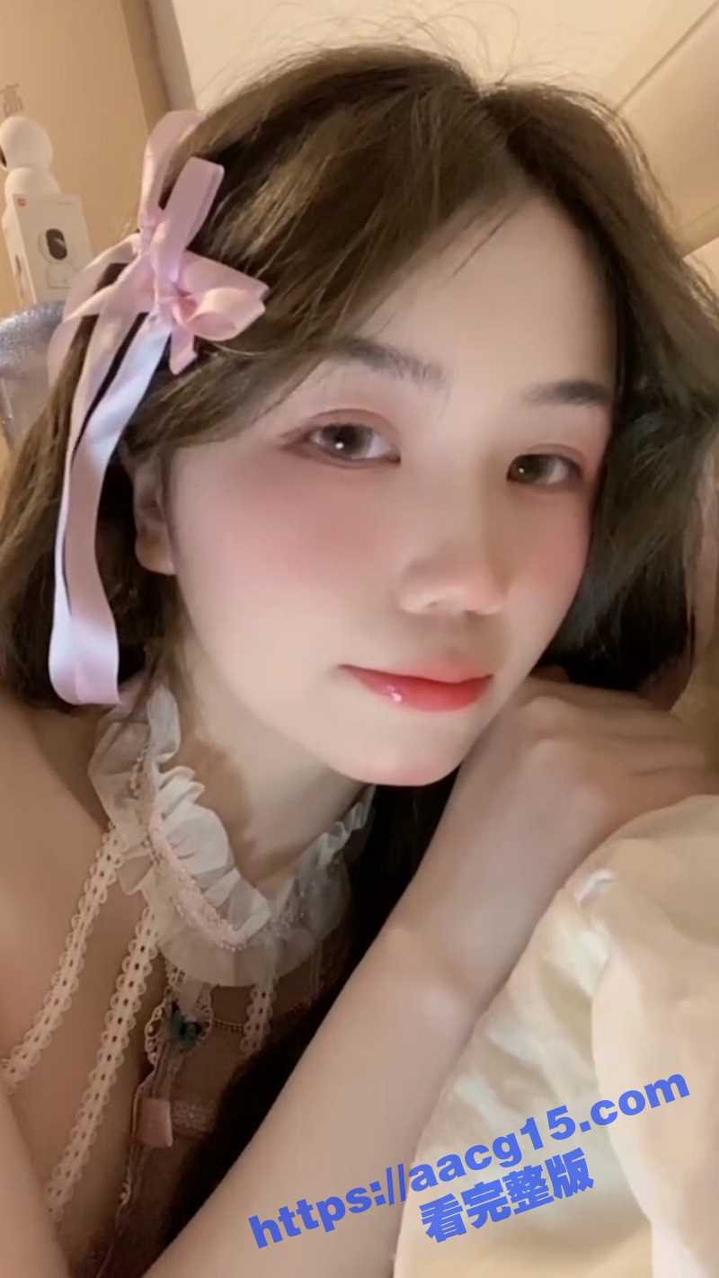 四川旅游学院学生 李晴冰 露脸裸聊勾引男人 多毛馒头穴迫切需要肉棒插入 一对一视频裸聊被录屏