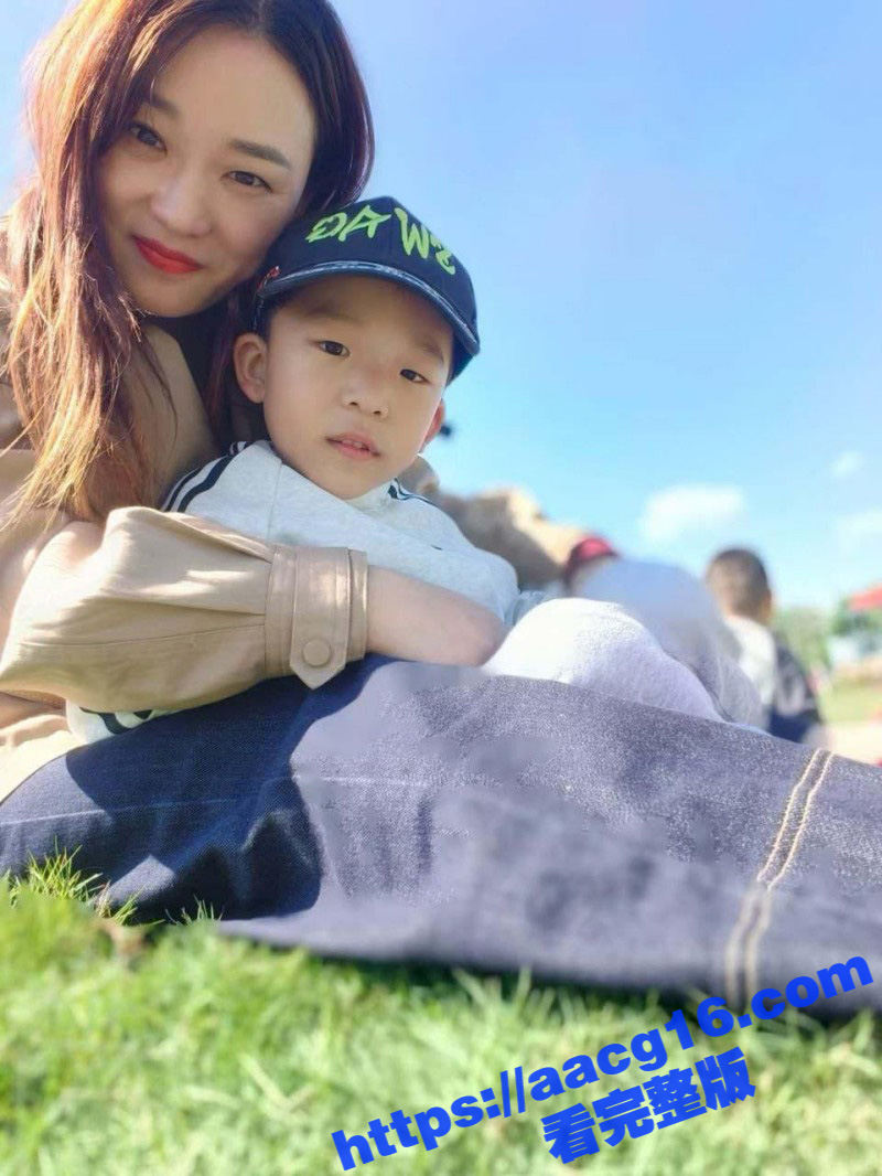 江苏连云港已婚少妇 唐凝钰 趁老公出差带炮友回家偷情 雪白翘臀被疯狂抽插淫水潺潺流出