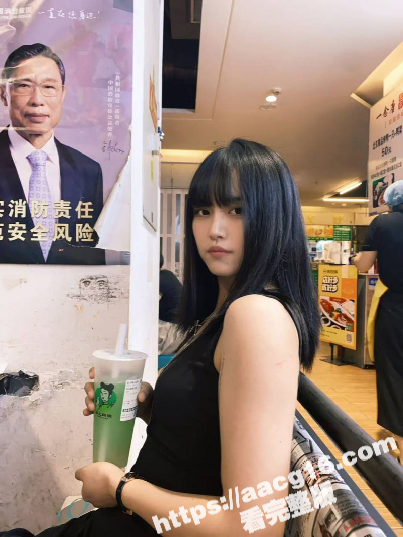 乱伦大神巨乳表姐住我家 黑丝美腿曲线身材 首次感受表姐巨乳交合绝妙体验