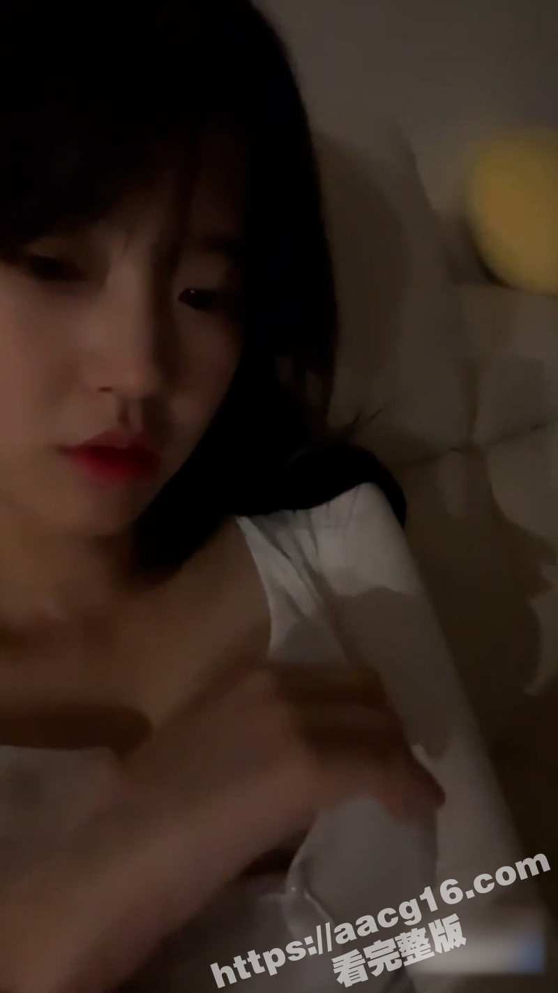 韩国清纯豪乳绿播美女相关图片