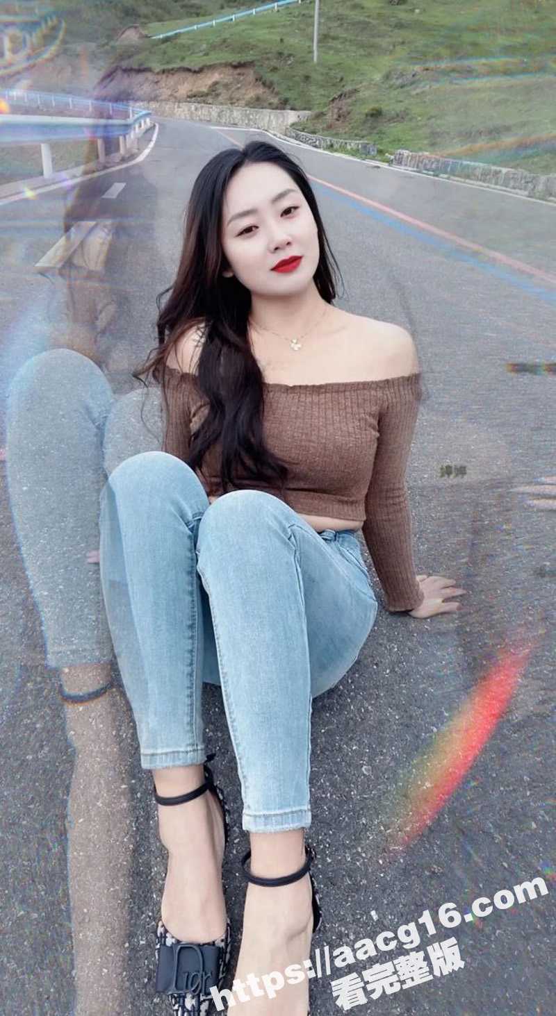 姐夫迷奸小姨子 身材性感极品尤物 被姐夫灌醉强奸 抚摸圆润翘臀 疯狂舔舐嫩脚后无套抽插