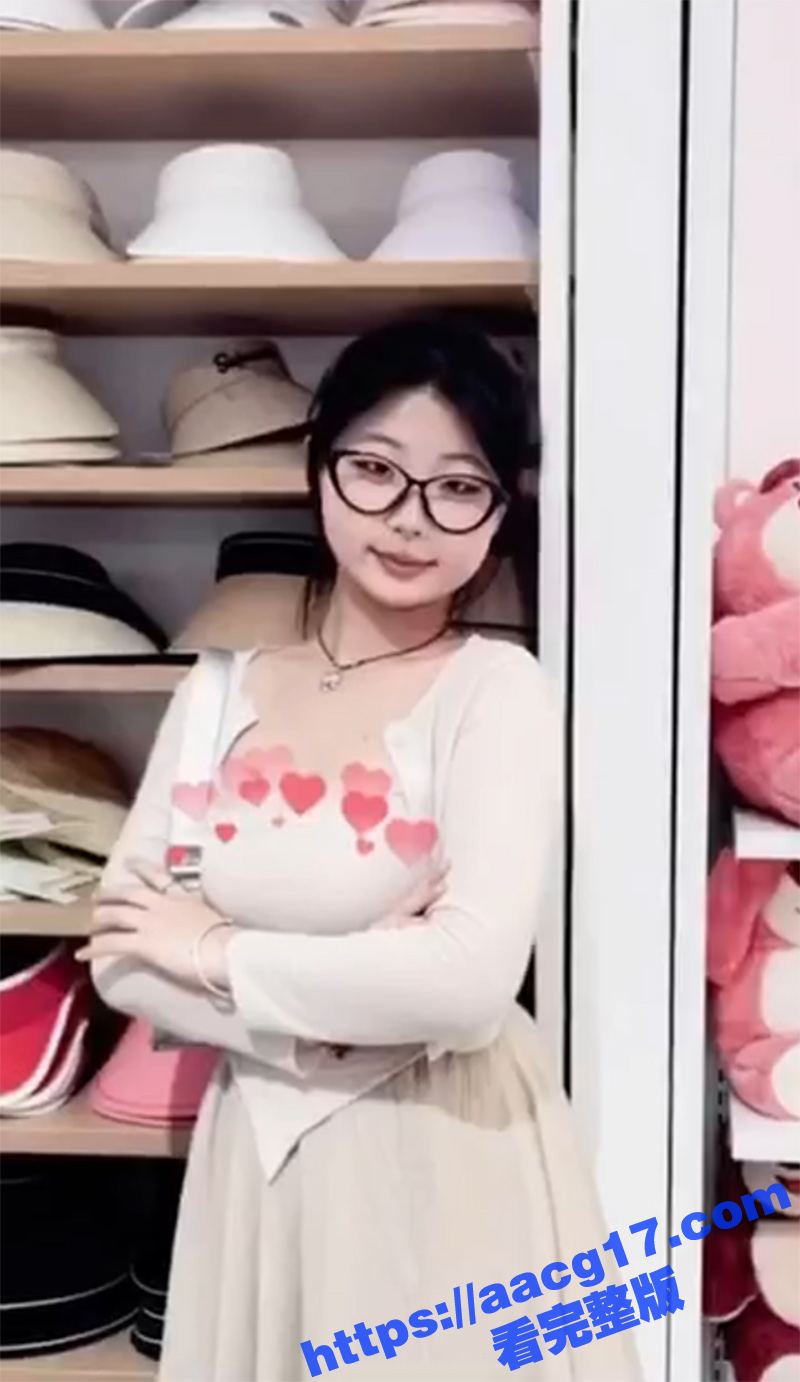 漳州小护士黄佳怡 巨乳肥臀眼镜反差婊 酒杯腿性感诱人 网上热舞勾引网友 约炮视频流出