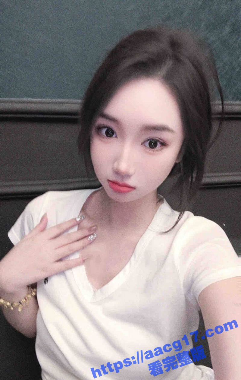 绝美身材校花女神 模相关图片