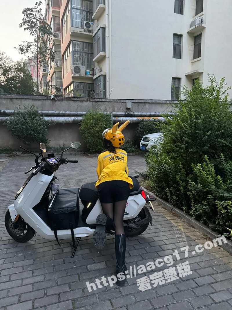 抖音最美女外卖员宋小相关图片
