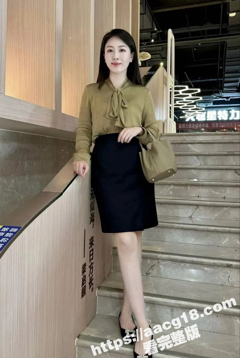 乱伦大神偶遇老妈自慰相关图片
