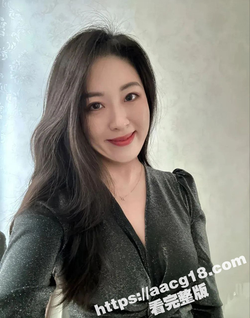 乱伦大神偶遇老妈自慰 和情人裸聊被儿子发现 掏屌进屋疯狂爆操 开着视频操太刺激了