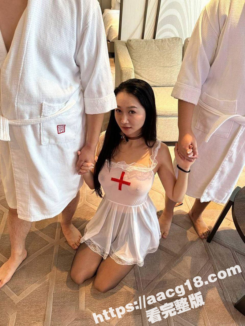 真实3p长腿翘臀空姐相关图片