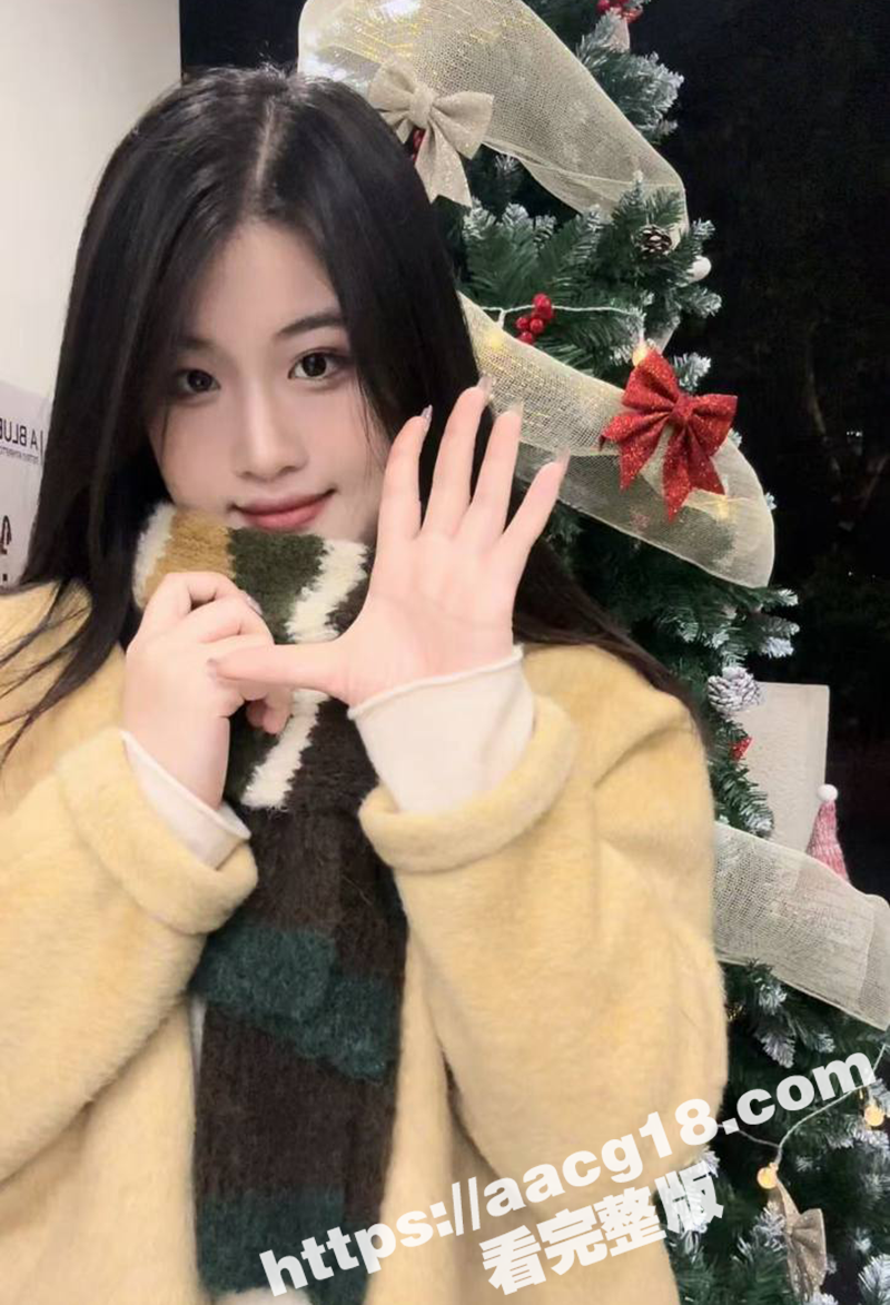 私密影院中白虎萝莉少女被闺蜜表哥的大肉棒征服 光洁的嫩穴被浓稠精液染湿