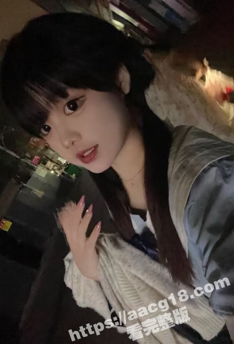 听话的女儿为父亲献上相关图片