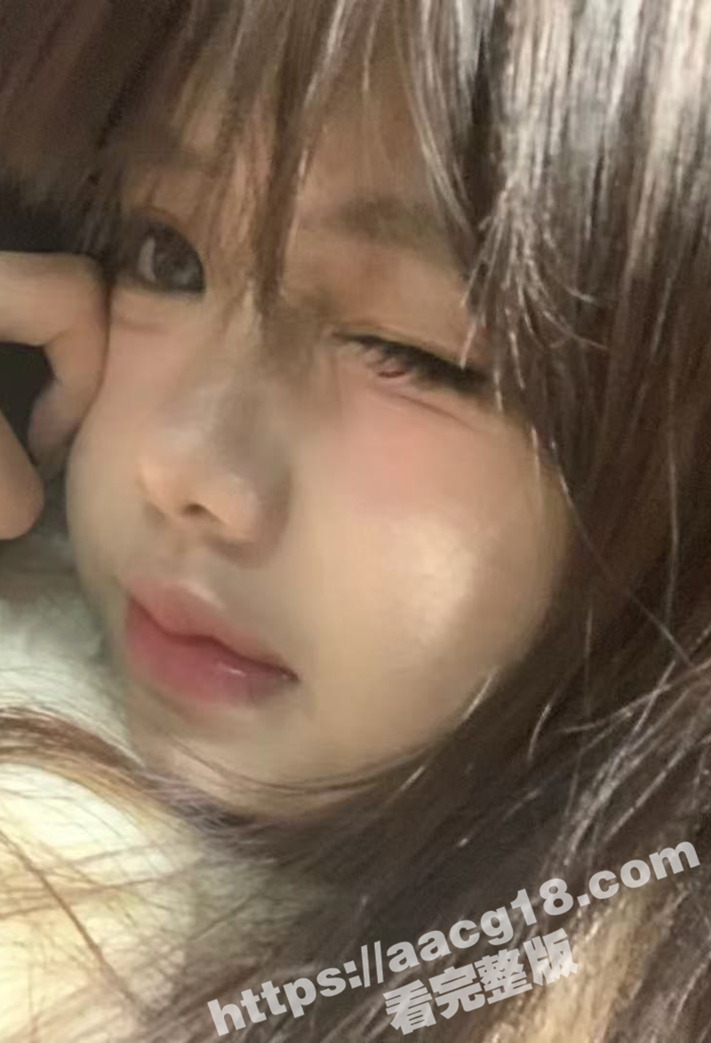 听话的女儿为父亲献上相关图片