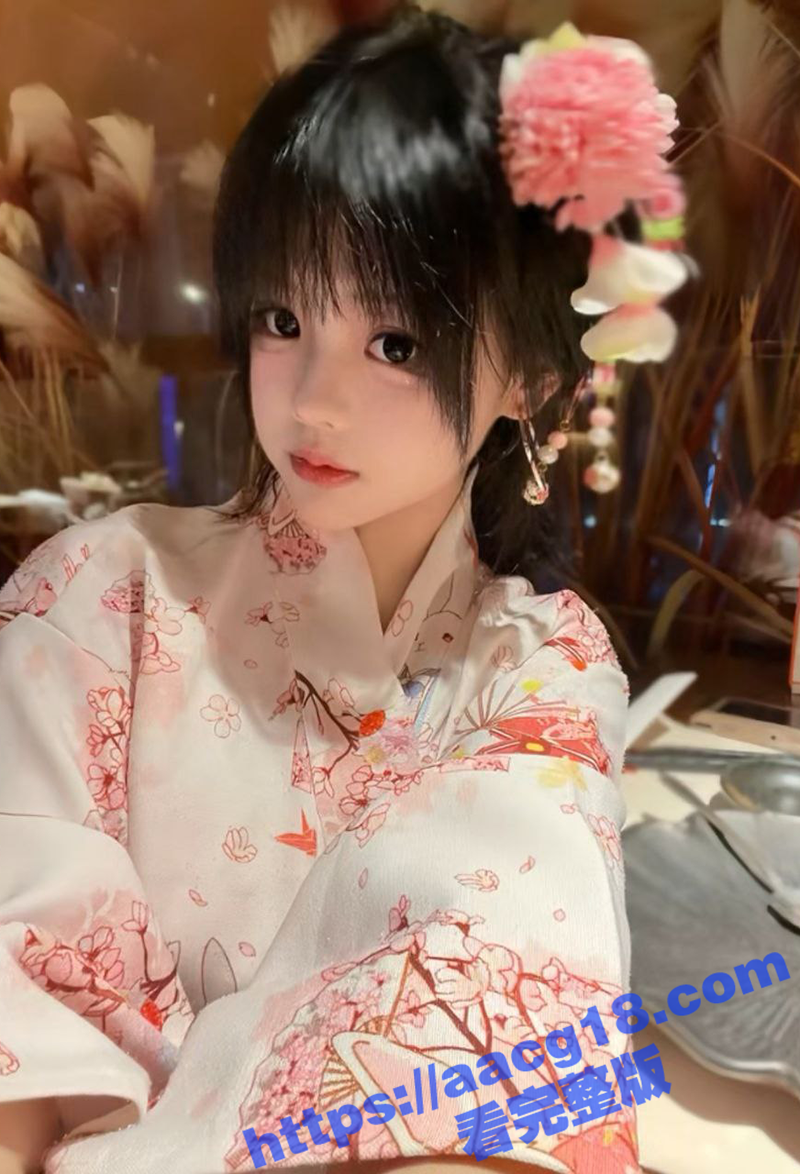 听话的女儿为父亲献上相关图片
