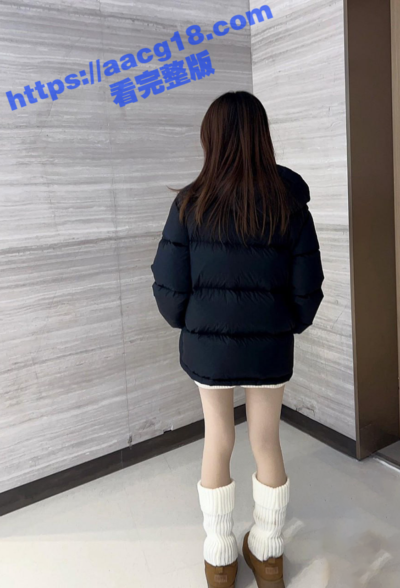 听话的女儿为父亲献上相关图片