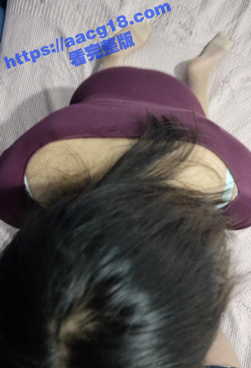 听话的女儿为父亲献上相关图片