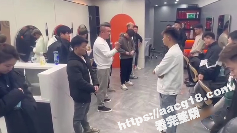 理发店店长鼓励员工 相关图片