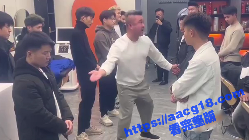 理发店店长鼓励员工 相关图片