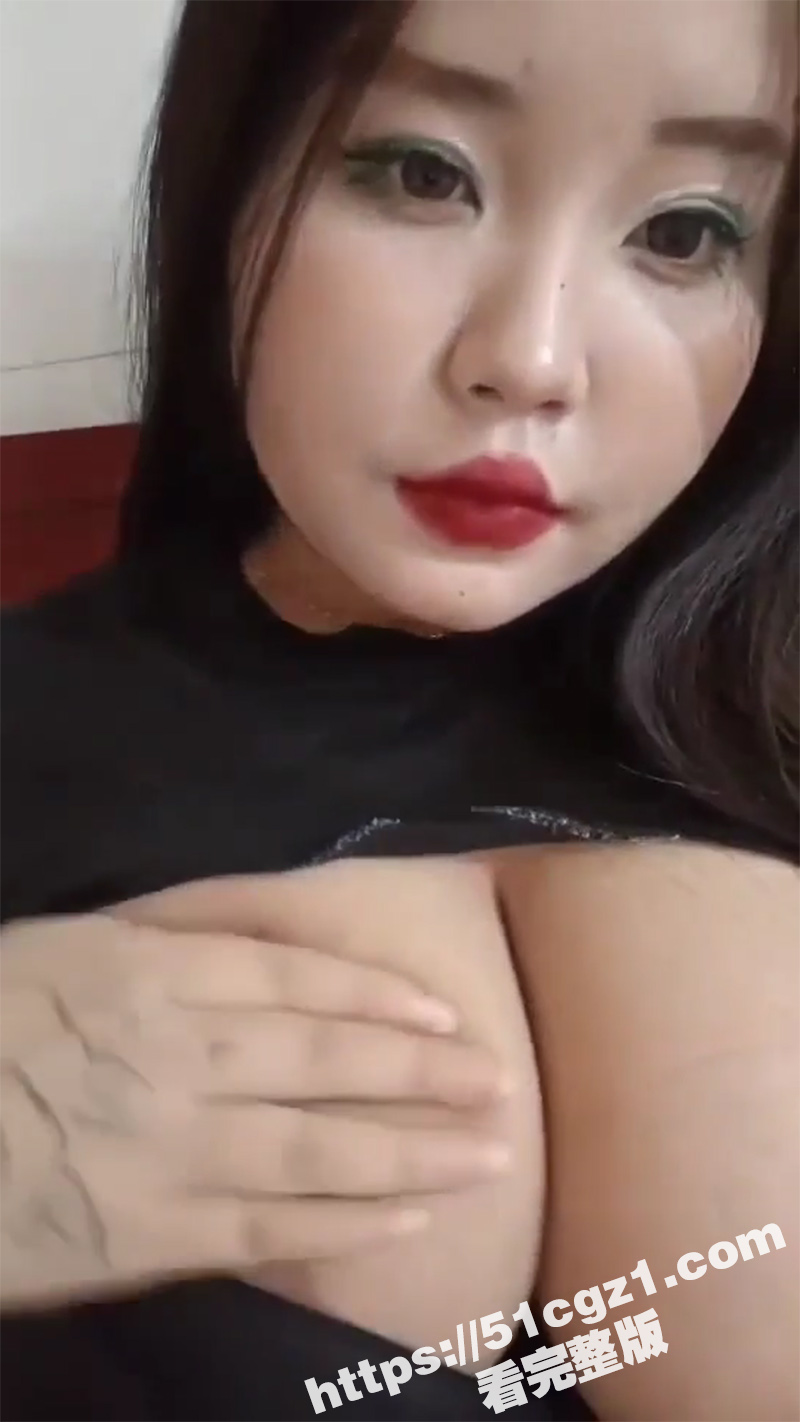 快手巨乳肥臀网红反差相关图片