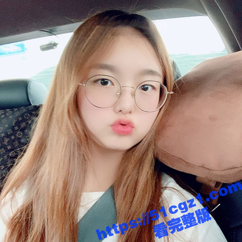 反差小萝莉 庆庆 极品大奶眼镜妹 迷人的微笑下 隐藏着放荡的灵魂 全裸秀奶自拍勾引网友