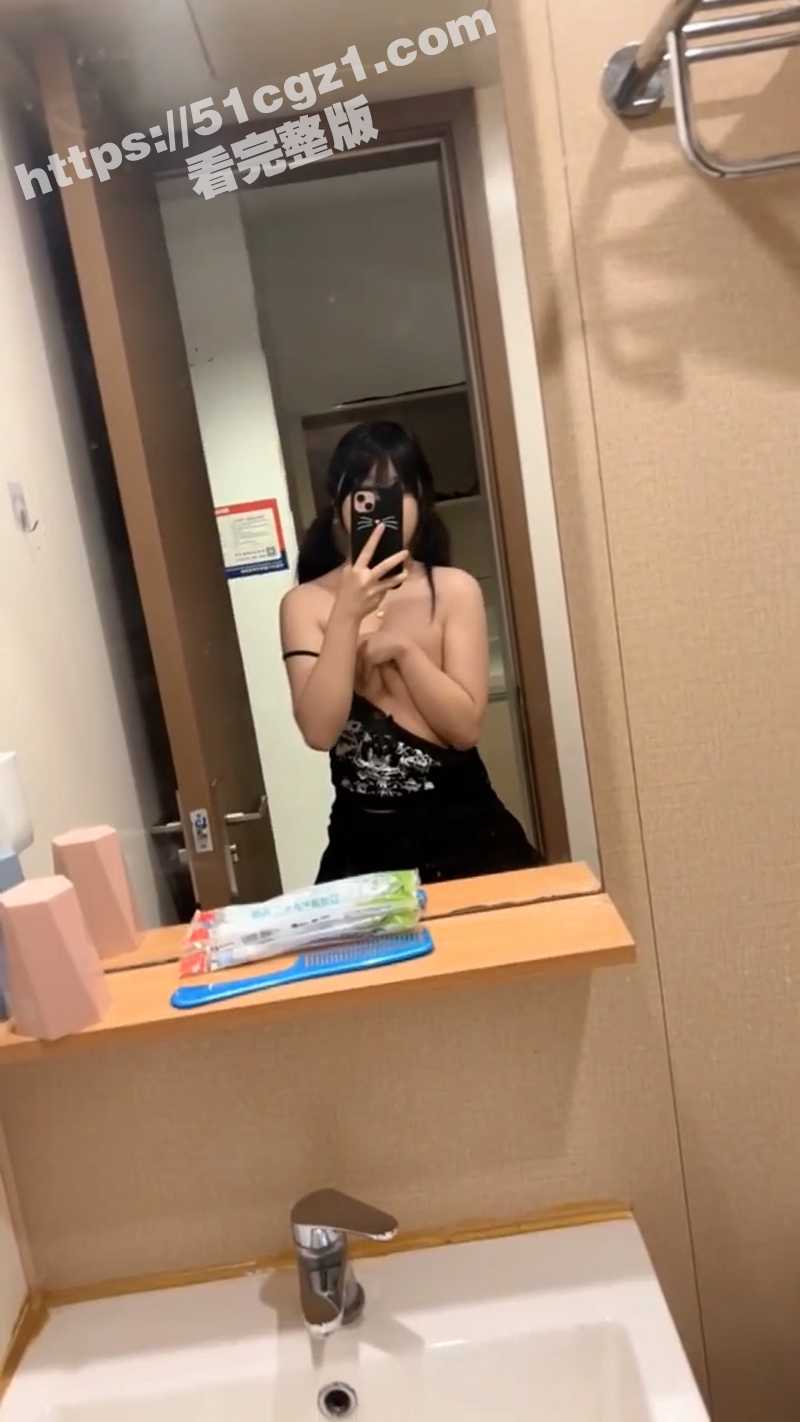 抖音人气嫩妹 幸酱 相关图片