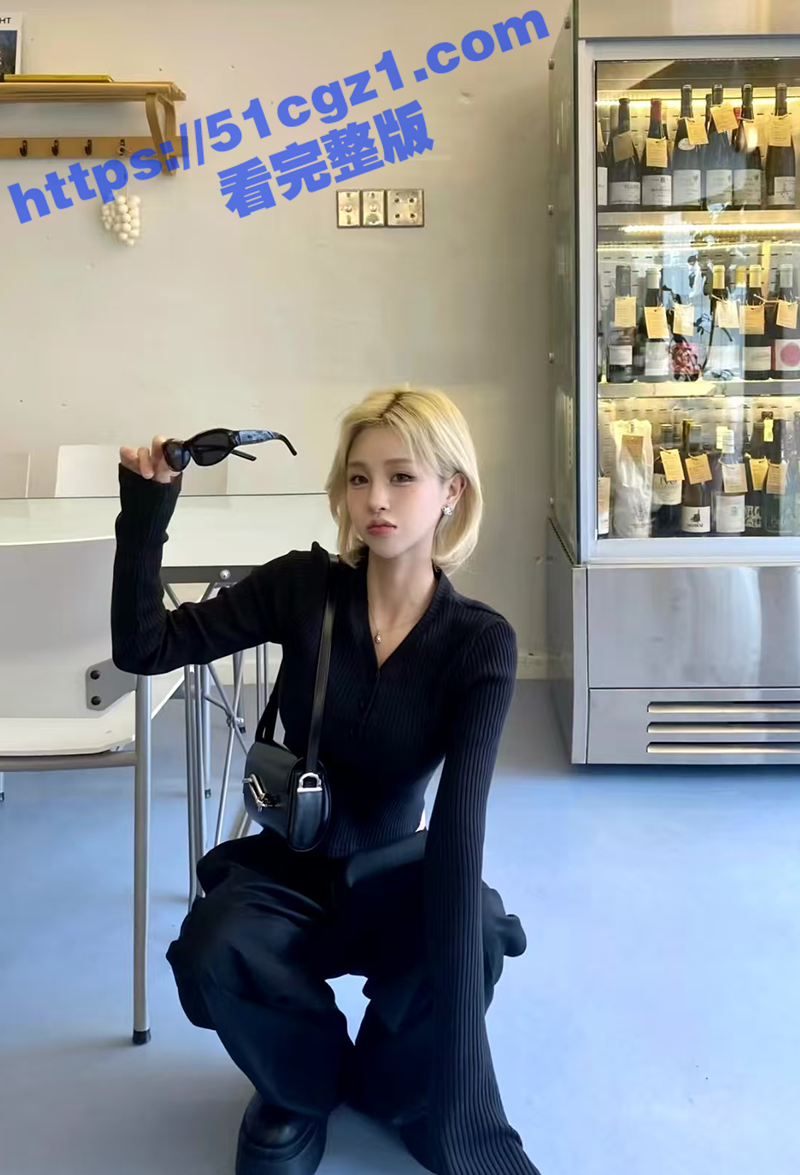 沈阳艺术学院个性校花 沈欣伊 酒店约炮体育生 眼镜母狗贪婪吸吮巨根 全程无套深喉高潮浪叫不止