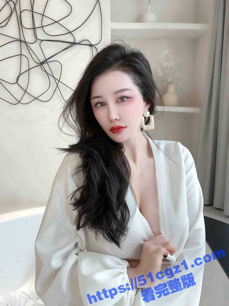 巨乳骚货主播NPXV相关图片