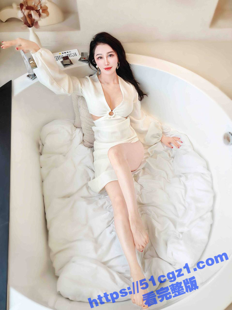 巨乳骚货主播NPXV相关图片