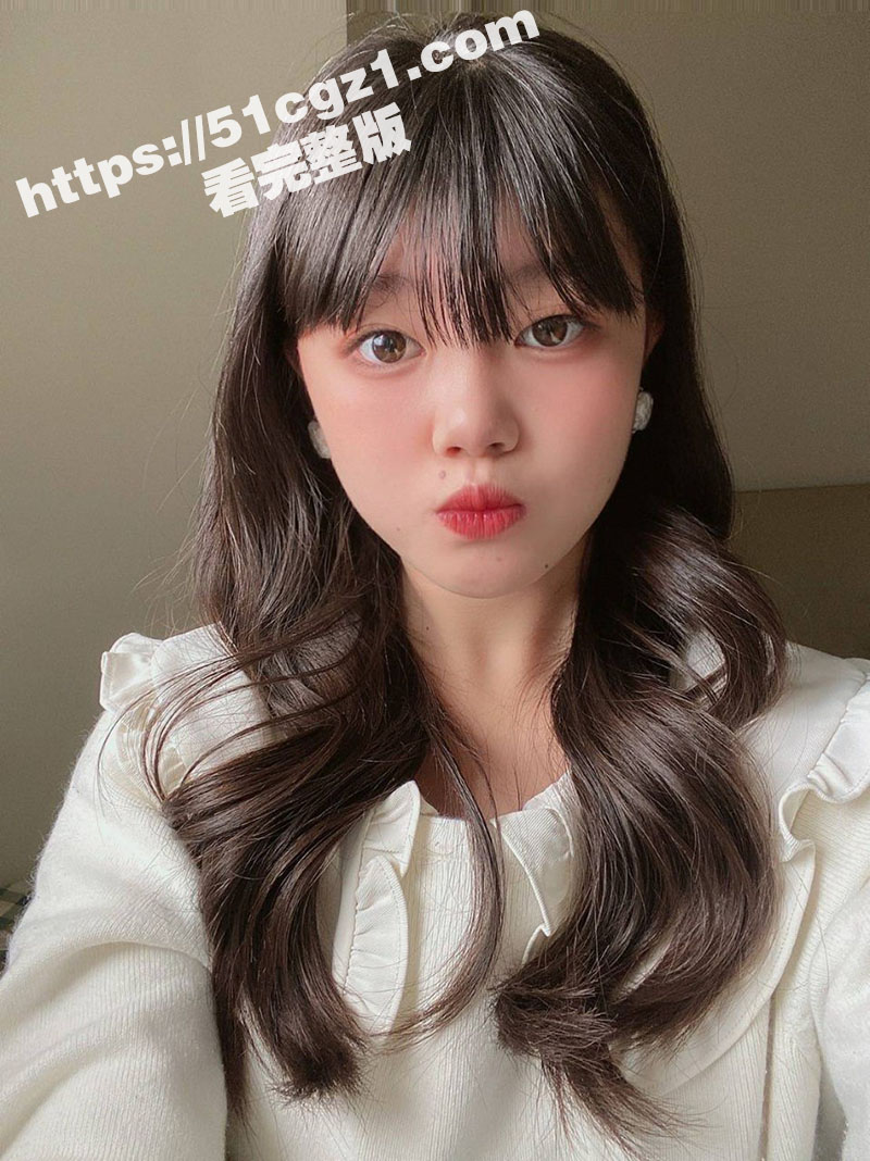 台湾大三学妹陈慧雯 自拍露脸裸照 抠逼自慰秀白嫩身材 结果分手后 视频被人渣前男友曝光