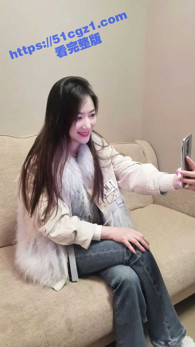 少妇谎称咨询健身实则勾搭健身教练 饥渴少妇沦陷在肌肉男胯下承欢 假健身的骚母狗真是欠操