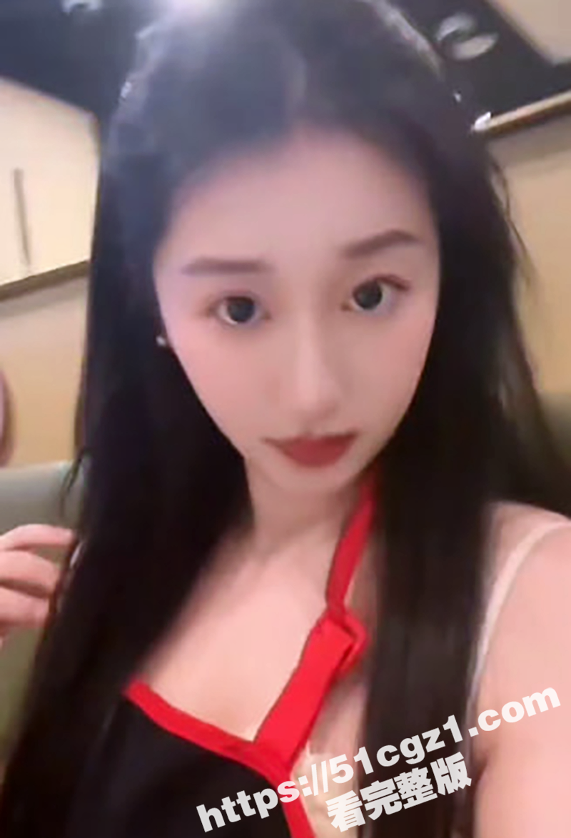 海角社区乱伦之亲表哥引诱白虎表妹看成人电影 欲火焚身直接爆操 表妹被颜射并吞精！