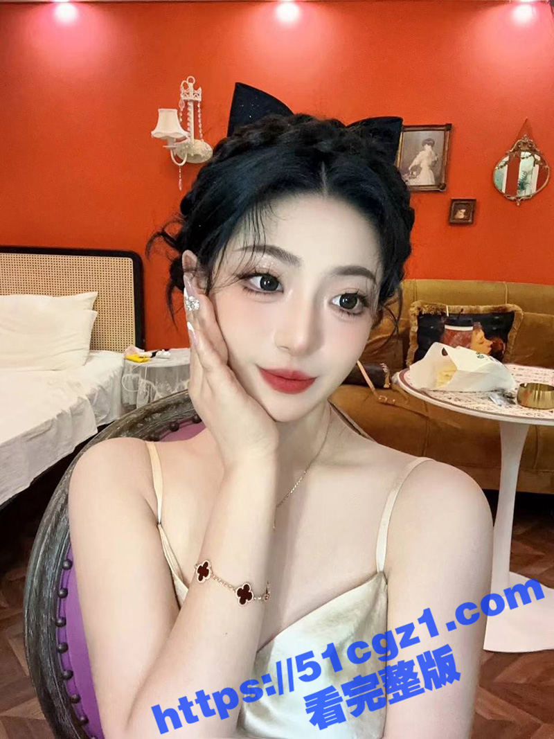 长腿九头身女神 酒店约炮肌肉男 翘着蜜桃臀被大屌爆操 牛奶般肌肤加上白嫩翘臀 太诱人了