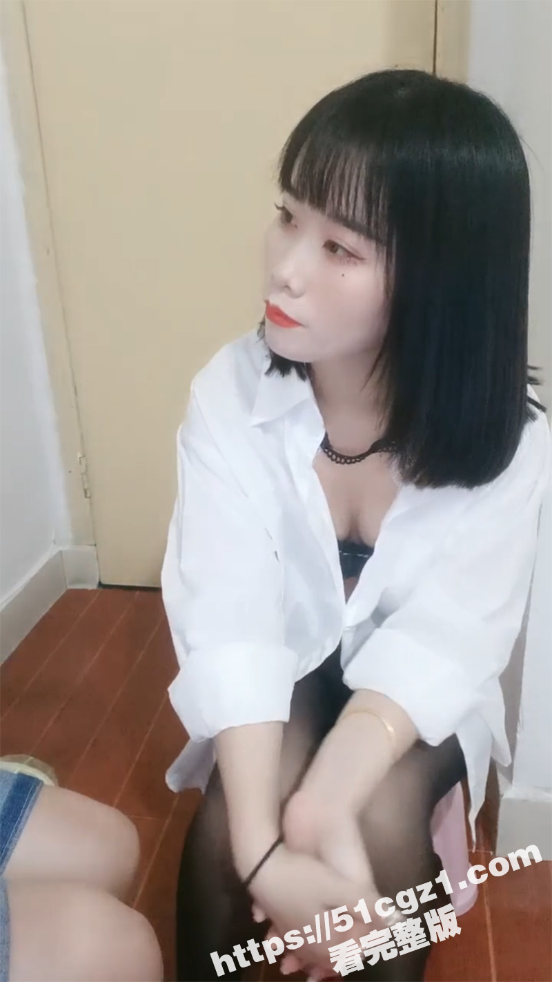 黑丝少妇骚母狗 真实勾引外卖小哥 主动上位淫叫不停 白浆都被操出来了