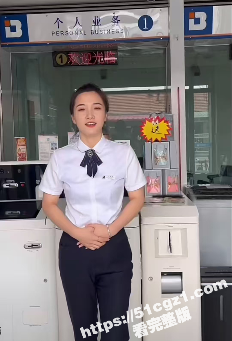 贵阳银行女职员 王雪颖 良家人妻性欲旺盛 长年背着老公将奸夫带回家偷情 撅起肥臀被操的和母狗一样