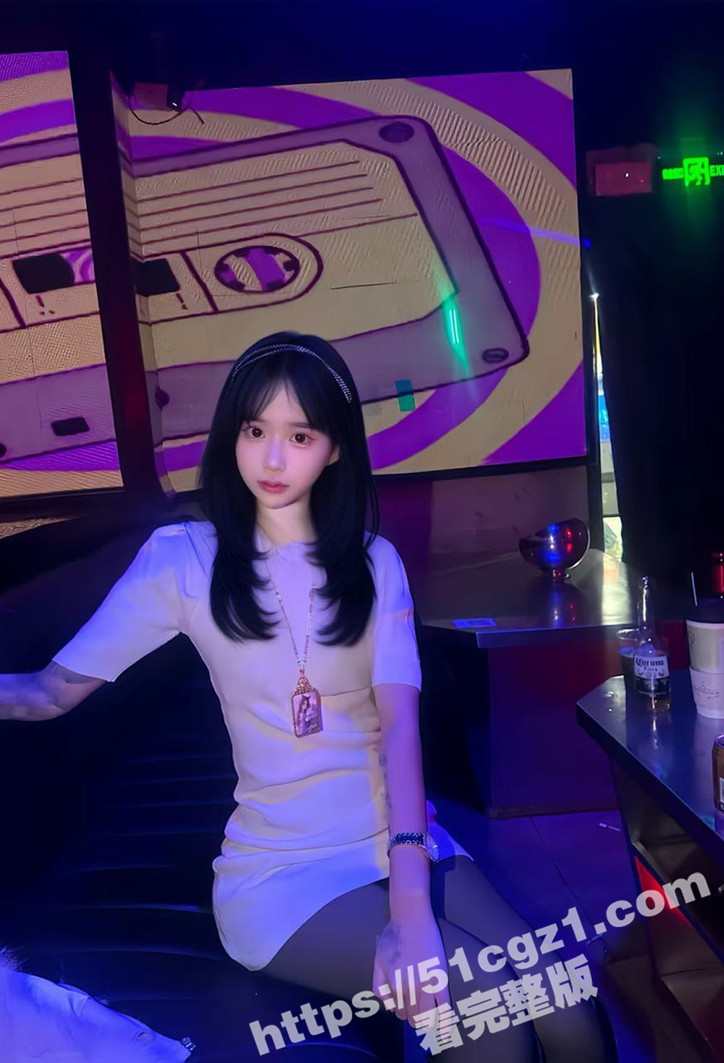 推特清纯反差婊 鹿苑相关图片