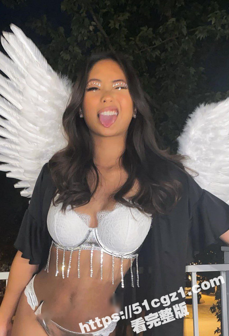 OnlyFans欧美华裔骚母狗 Mariiclaudia 极品肥臀巨乳的亚裔骚母狗 口交样子淫骚至极 巨乳被操的晃动不止