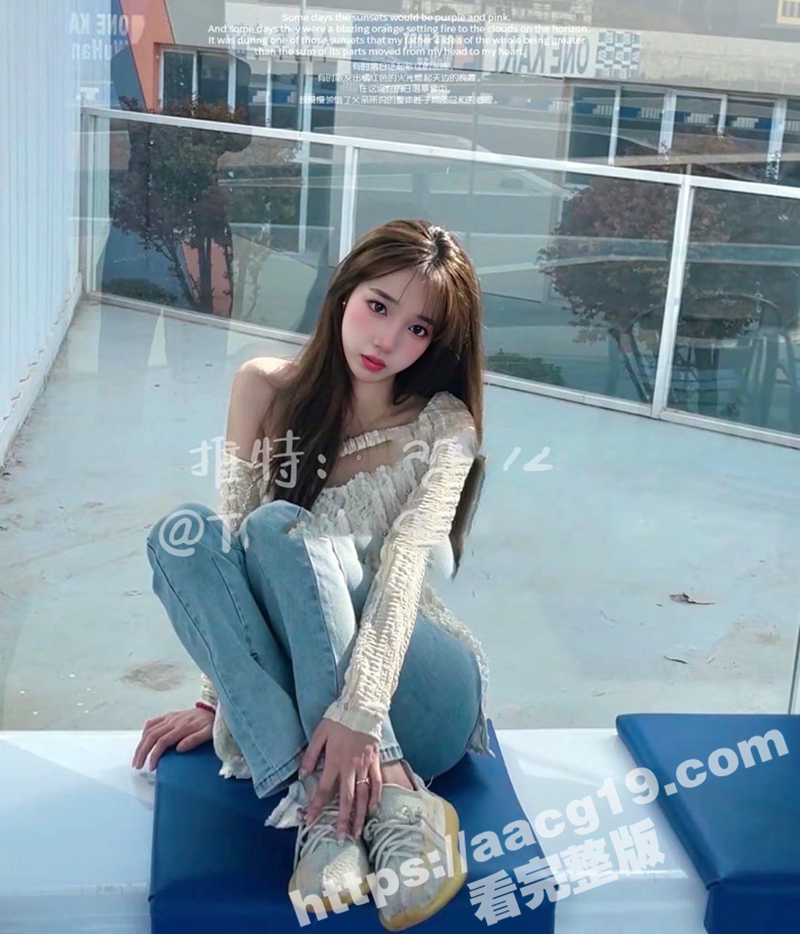高颜值女大学生 牛奶相关图片