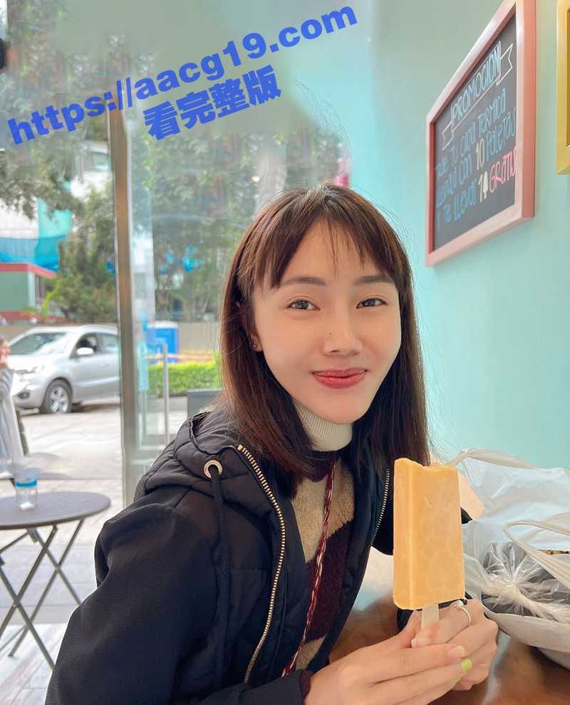 推特22岁高颜值反差相关图片