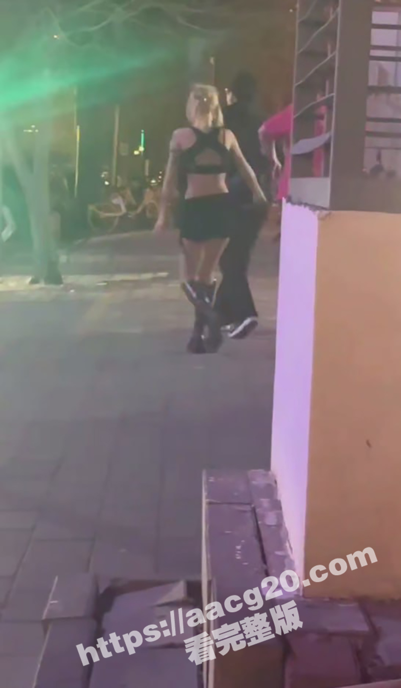 社会小妹街头吵架一言相关图片