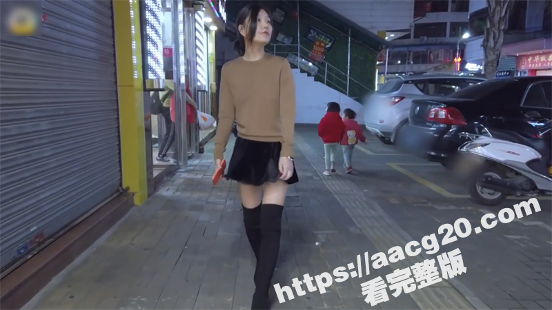 露出界骚母狗Full相关图片