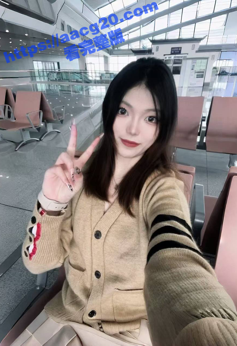 重庆蜜桃臀人妻 武思思 与炮友出轨偷情 骚货镜子前被无套后入 身穿开档黑丝被大屌猛烈抽插内射