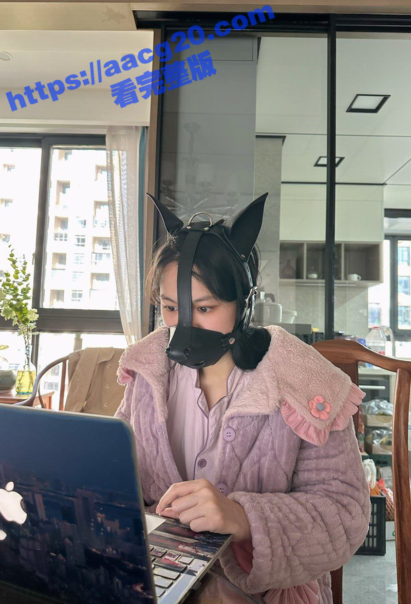 深圳白领良家人妻 莹莹 化身母狗被情夫疯狂调教 穿戴各种SM性爱器具讨好情夫 带着鼻口钩被大屌狠操