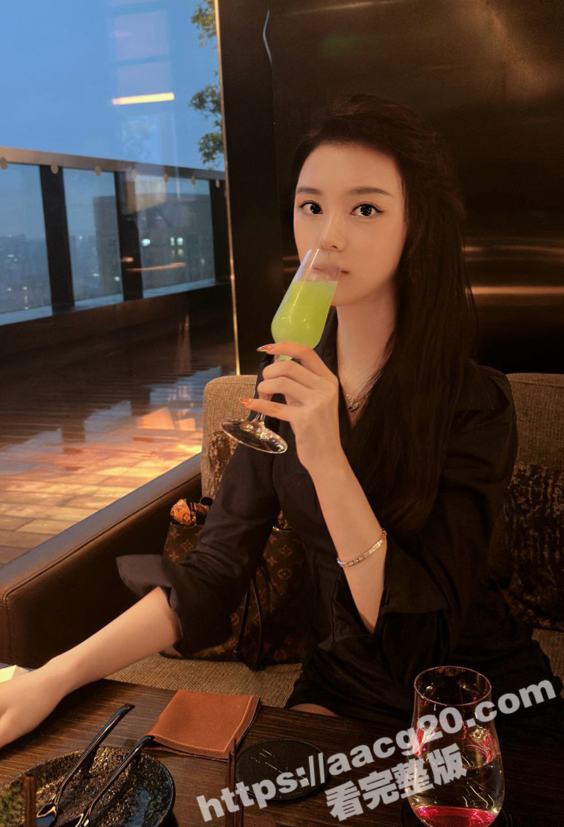 韩国高颜值名媛 金素妍 与富二代顶层豪宅约炮 一边欣赏夜景一边被后入爆操 韩国财阀是真会享受啊