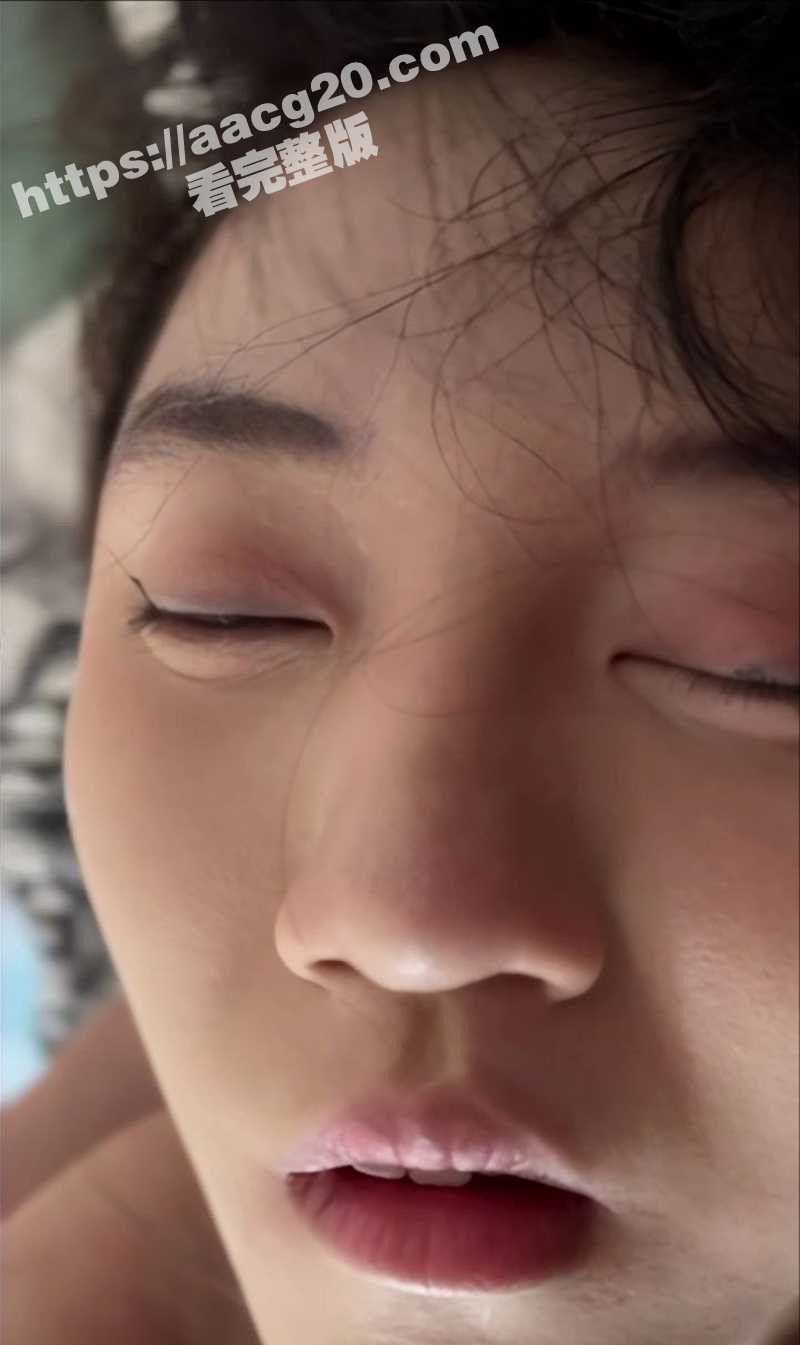 高颜值美眉被猥琐男同相关图片