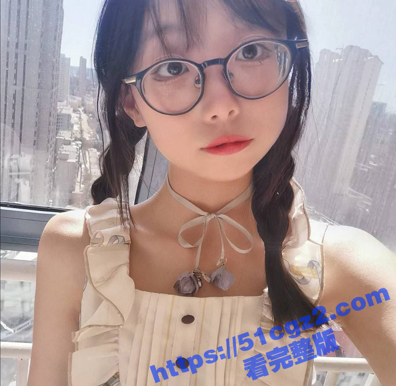 海角乱伦大神 萝莉小表妹 来我家偷情乱伦 换上诱人萝莉裙 卫生间后入爆操 再到桌上无套内射