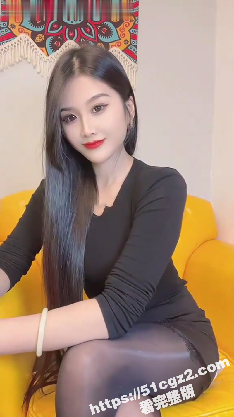 抖音极品御姐十月 轻熟女长腿少妇 无内丝袜诱惑拉满 翘臀性感身材超赞 付费大尺度私拍流出